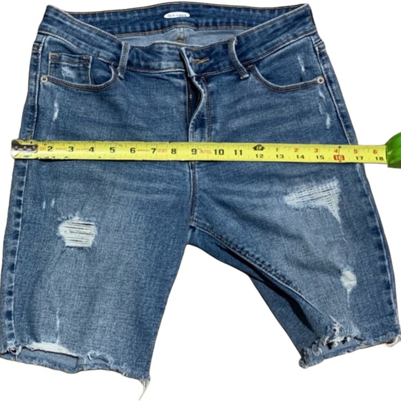 3 FOR $12 Old Navy distressed stretchy jean shorts size 4 (fitted Bermuda style) - Picture 4 of 6